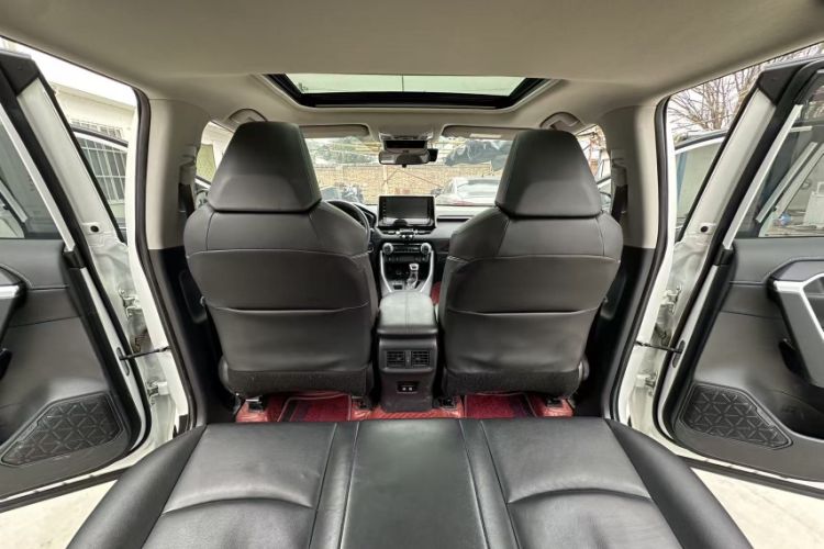 Used Toyota RAV4 2020 2.0L CVT 4x4 Style PLUS Edition Interior 2