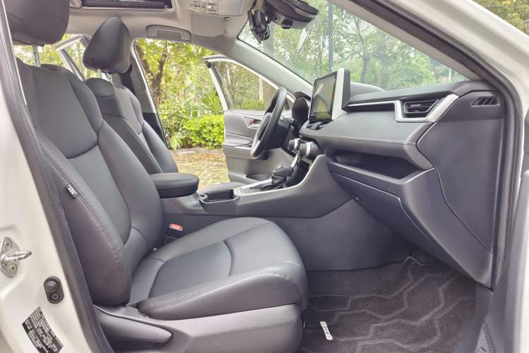 Used Toyota RAV4 2020 2.0L CVT Two-Wheel Drive Fashion Edition Interior 2