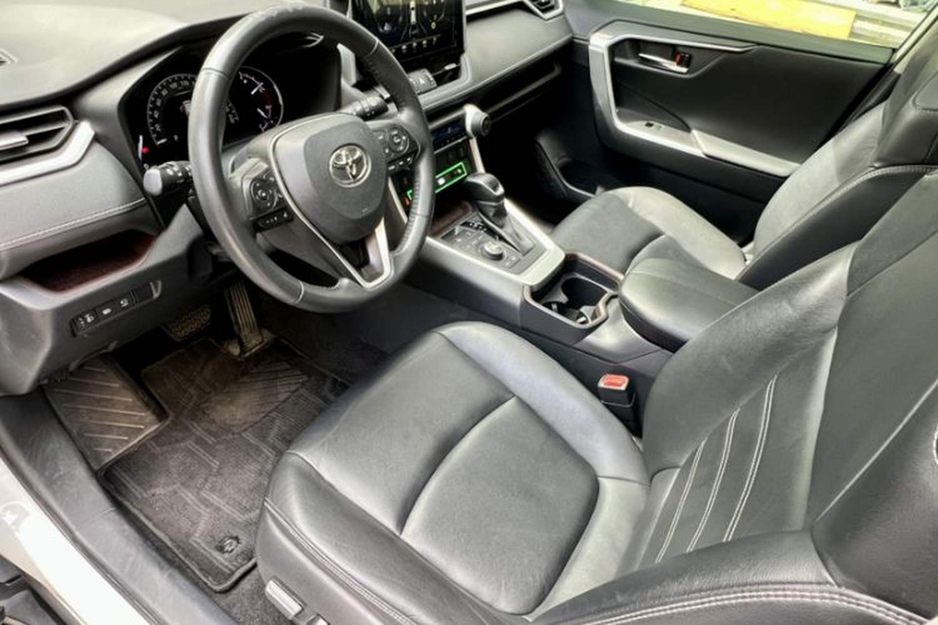 Used Toyota RAV4 2020 2.0L CVT Four-Wheel Drive Prestige Edition Interior 2