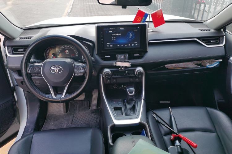 Used Toyota RAV4 2020 2.0L CVT Two-Wheel Drive Fashion PLUS Edition Interior 2