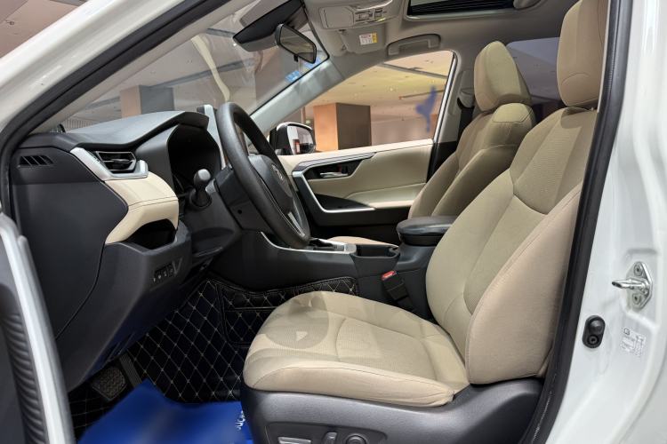 Used Toyota RAV4 2020 2.0L CVT Two-Wheel Drive Fashion Edition Interior 2