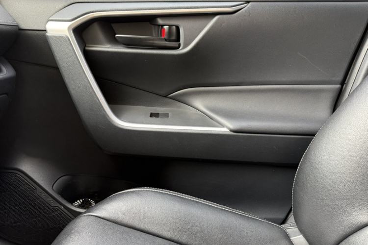 Used Toyota RAV4 2020 2.0L CVT Two-Wheel Drive Urban Edition Interior 2