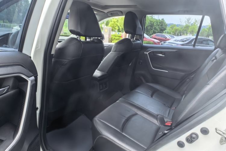 Used Toyota RAV4 2020 2.0L CVT Two-Wheel Drive Fashion PLUS Edition Interior 2