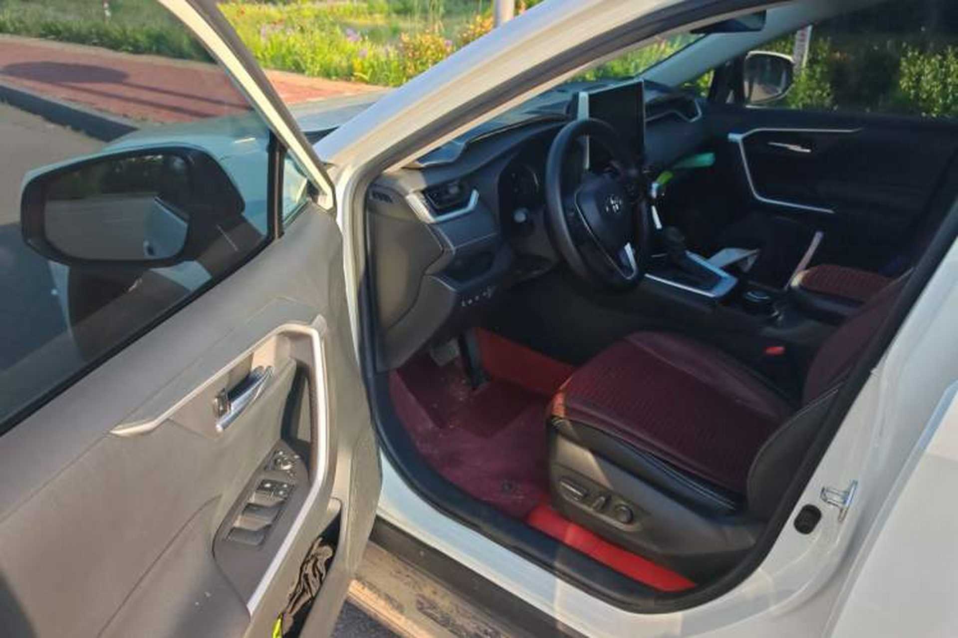 Used Toyota RAV4 2020 2.0L CVT Two-Wheel Drive Fashion Edition Interior 3
