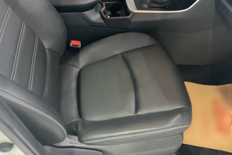 Used Toyota RAV4 2020 2.0L CVT Two-Wheel Drive Fashion PLUS Edition Interior 3