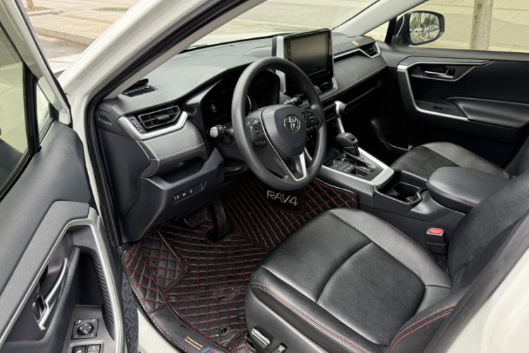 Used Toyota RAV4 2020 2.0L CVT 4x4 Trend Edition Interior 3