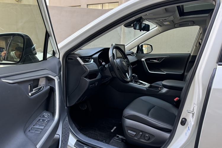 Used Toyota RAV4 2020 2.0L CVT Four-Wheel Drive Prestige Edition Interior 3