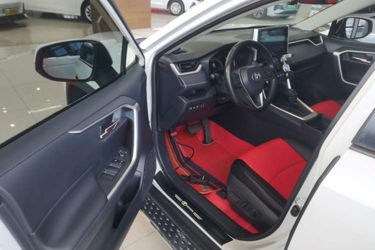 Used Toyota RAV4 2020 2.0L CVT Two-Wheel Drive Fashion Edition Interior 3