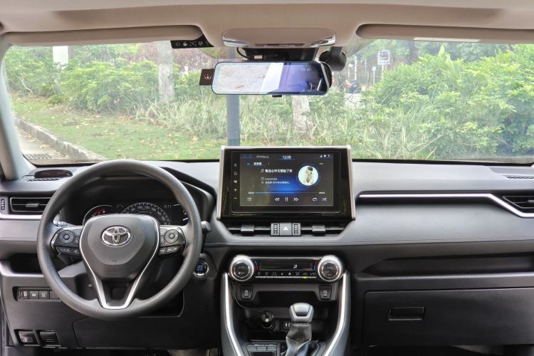 Used Toyota RAV4 2020 2.0L CVT Two-Wheel Drive Fashion Edition Interior 3