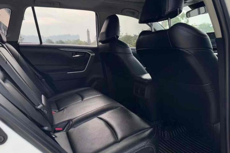 Used Toyota RAV4 2020 2.0L CVT Two-Wheel Drive Fashion Edition Interior 3