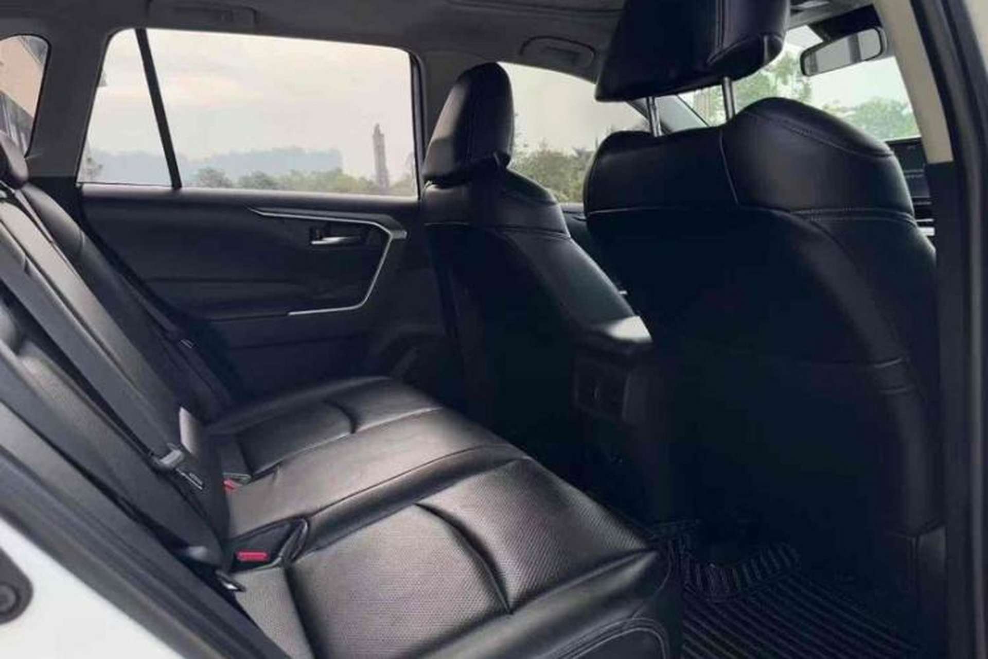 Used Toyota RAV4 2020 2.0L CVT Two-Wheel Drive Fashion Edition Interior 3
