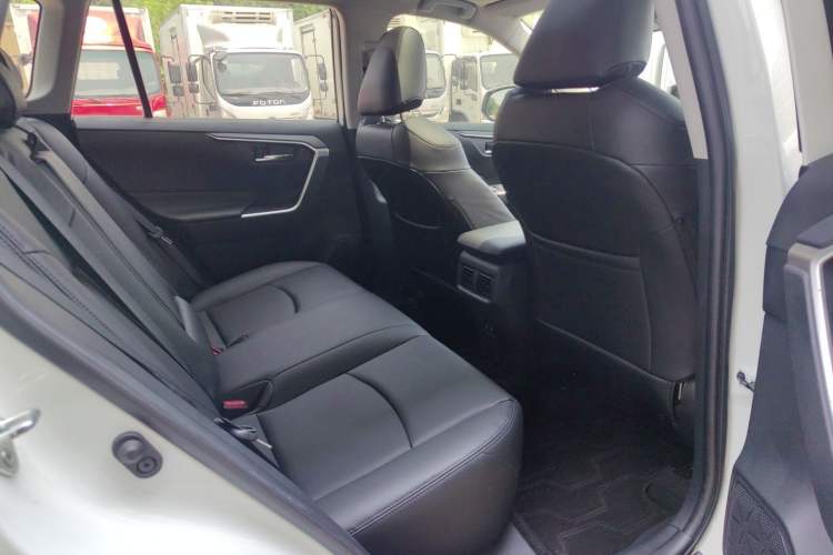 Used Toyota RAV4 2020 2.0L CVT Two-Wheel Drive Fashion Edition Interior 3
