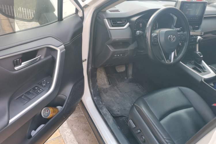 Used Toyota RAV4 2020 2.0L CVT Two-Wheel Drive Fashion PLUS Edition Interior 3