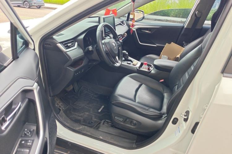 Used Toyota RAV4 2020 2.0L CVT Four-Wheel Drive Prestige Edition Interior 3