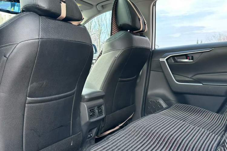Used Toyota RAV4 2020 Dual-Engine 2.5L E-CVT Two-Wheel Drive Elite Edition Interior 3