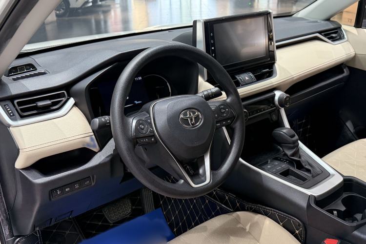 Used Toyota RAV4 2020 2.0L CVT Two-Wheel Drive Fashion Edition Interior 3