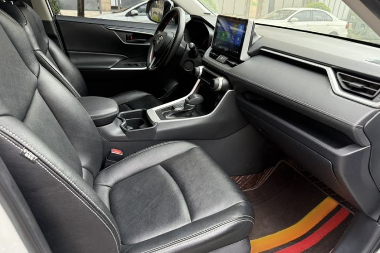 Used Toyota RAV4 2020 2.0L CVT Two-Wheel Drive Urban Edition Interior 3