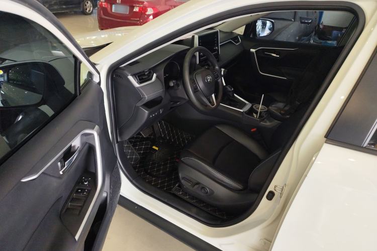 Used Toyota RAV4 2020 Dual-Engine 2.5L E-CVT Two-Wheel Drive Elite Edition Interior 3