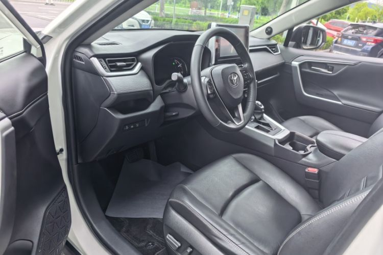 Used Toyota RAV4 2020 2.0L CVT Two-Wheel Drive Fashion PLUS Edition Interior 3
