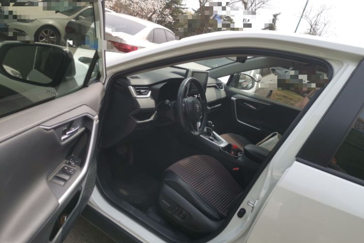 Used Toyota RAV4 2020 Dual-Engine 2.5L E-CVT 4x4 Elite PLUS Edition Interior 3
