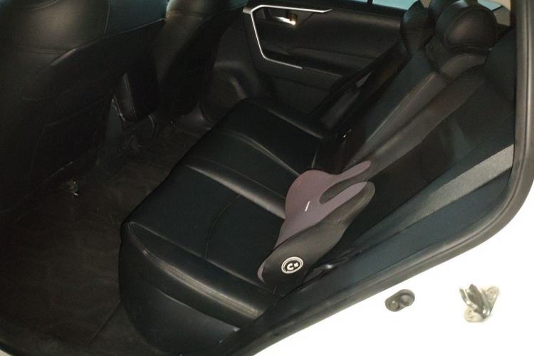 Used Toyota RAV4 2020 Dual-Engine 2.5L E-CVT Two-Wheel Drive Elite Edition Interior 4