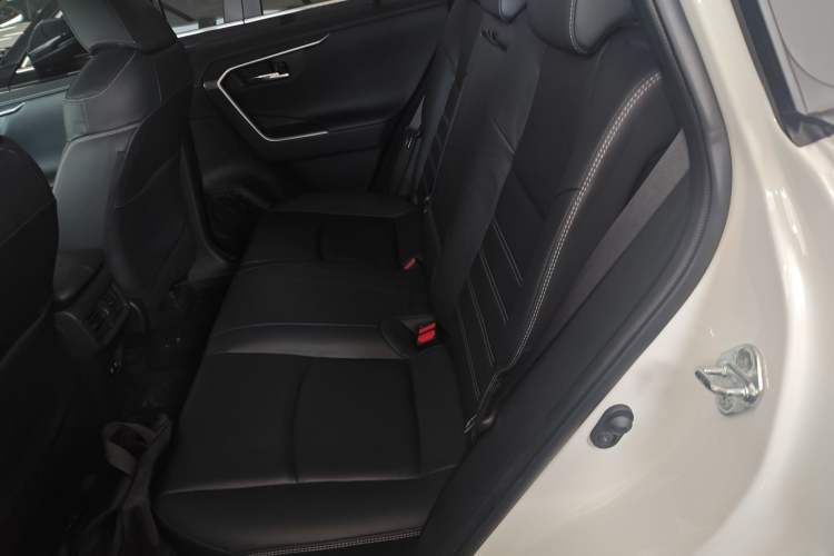 Used Toyota RAV4 2020 2.0L CVT Four-Wheel Drive Prestige Edition Interior 4