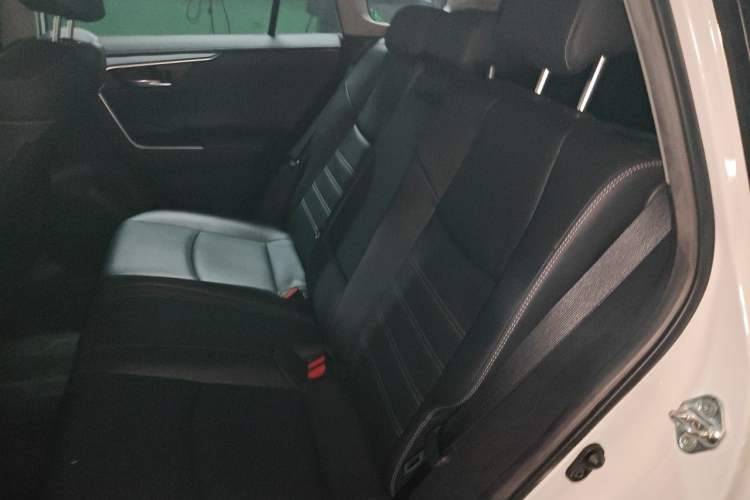 Used Toyota RAV4 2020 2.0L CVT Two-Wheel Drive Fashion PLUS Edition Interior 4