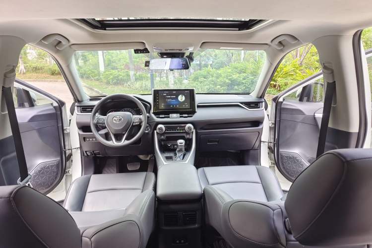Used Toyota RAV4 2020 2.0L CVT Two-Wheel Drive Fashion Edition Interior 4