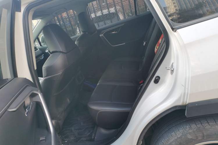 Used Toyota RAV4 2020 2.0L CVT Two-Wheel Drive Fashion PLUS Edition Interior 4