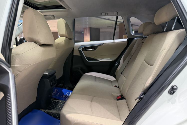 Used Toyota RAV4 2020 2.0L CVT Two-Wheel Drive Fashion Edition Interior 4