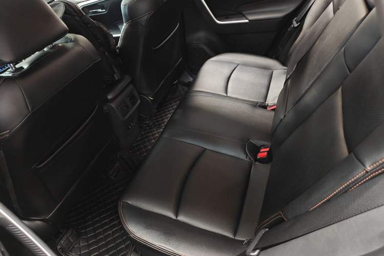 Used Toyota RAV4 2020 2.0L CVT Two-Wheel Drive Fashion Edition Interior 4