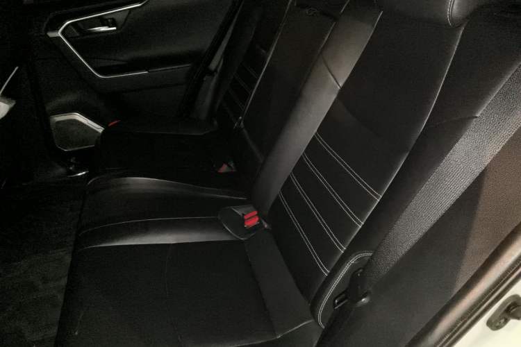Used Toyota RAV4 2020 Dual-Motor 2.5L E-CVT Four-Wheel Drive Flagship Edition Interior 4