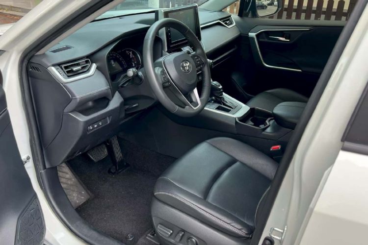 Used Toyota RAV4 2020 2.0L CVT Two-Wheel Drive Fashion PLUS Edition Interior 5