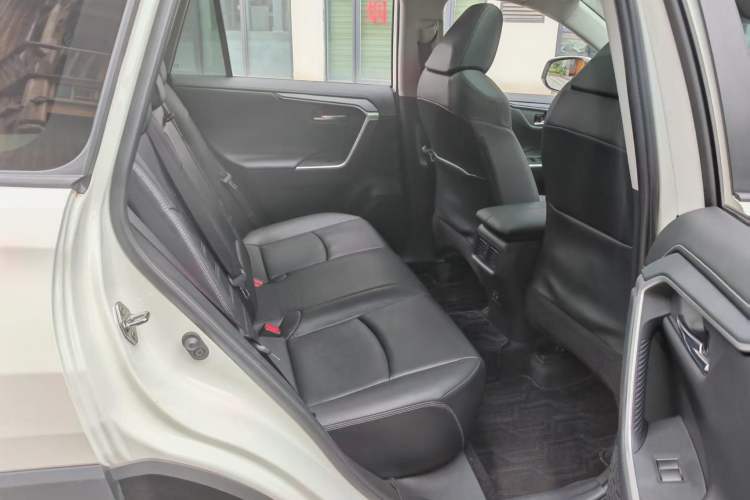 Used Toyota RAV4 2020 2.0L CVT 4x4 Style PLUS Edition Interior 5