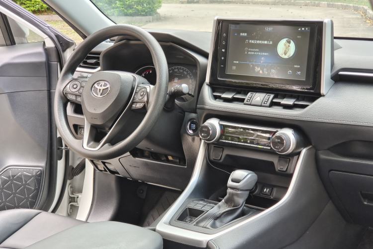 Used Toyota RAV4 2020 2.0L CVT Two-Wheel Drive Fashion Edition Interior 5