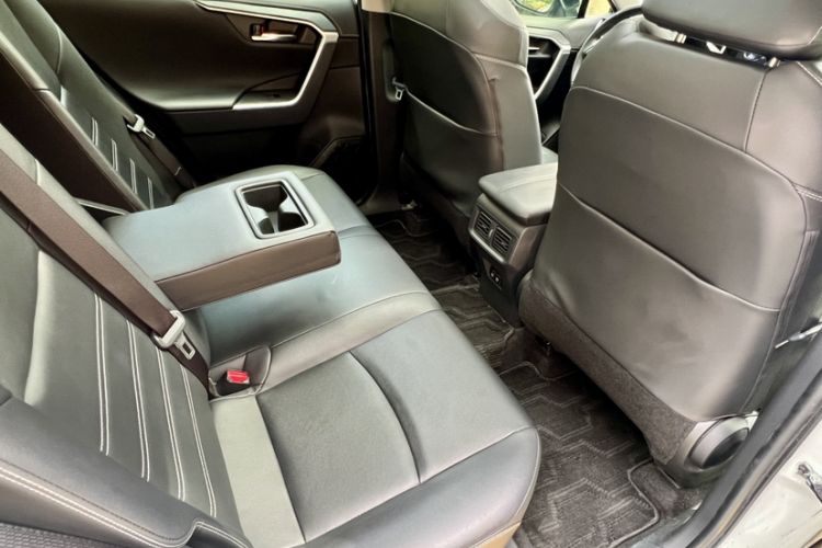 Used Toyota RAV4 2020 2.0L CVT Four-Wheel Drive Prestige Edition Interior 5