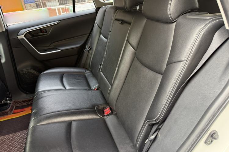 Used Toyota RAV4 2020 2.0L CVT Two-Wheel Drive Urban Edition Interior 5
