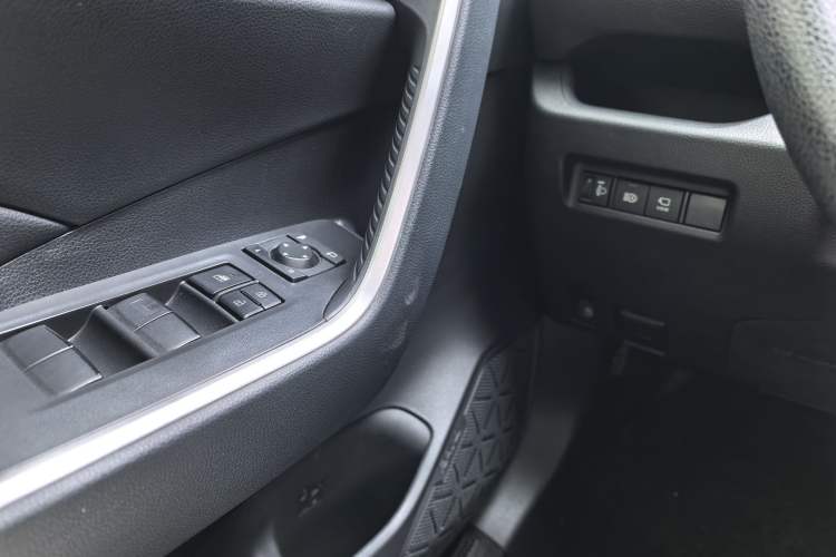 Used Toyota RAV4 2020 Dual-Engine 2.5L E-CVT Four-Wheel Drive Elite Edition Interior 6