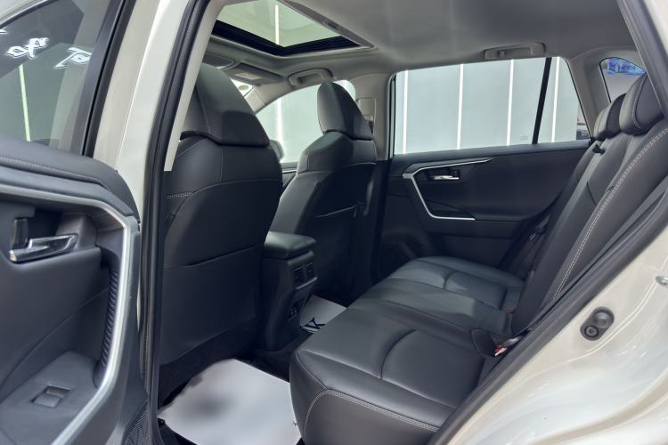 Used Toyota RAV4 2020 2.0L CVT Two-Wheel Drive Fashion PLUS Edition Interior 6