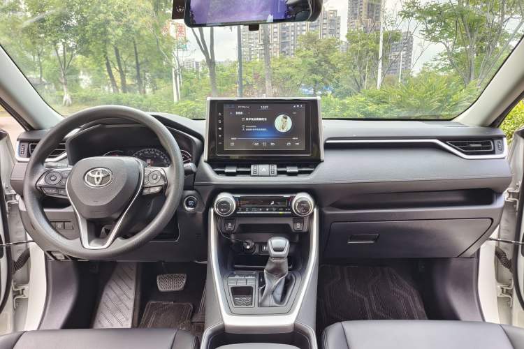 Used Toyota RAV4 2020 2.0L CVT Two-Wheel Drive Fashion Edition Interior 6