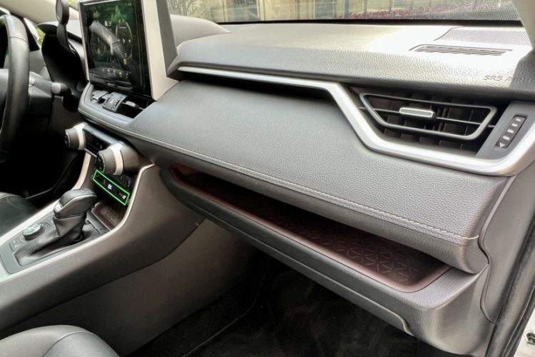 Used Toyota RAV4 2020 2.0L CVT Four-Wheel Drive Prestige Edition Interior 6