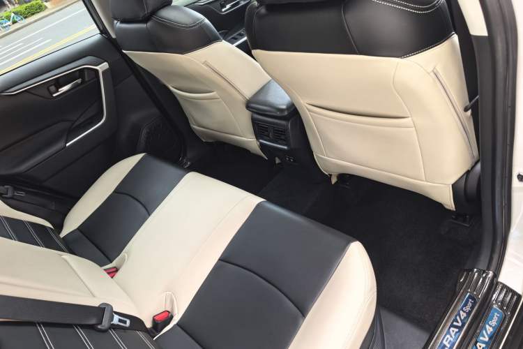 Used Toyota RAV4 2020 Dual-Engine 2.5L E-CVT Four-Wheel Drive Elite Edition Interior 7