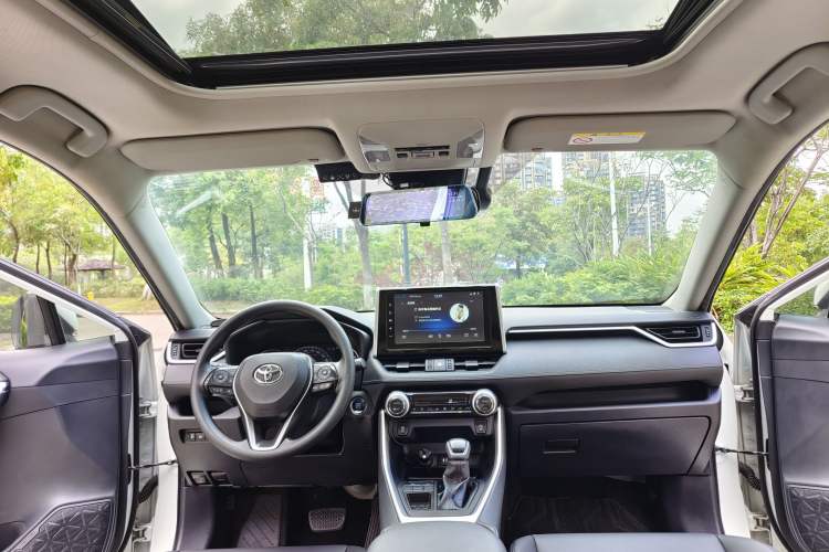Used Toyota RAV4 2020 2.0L CVT Two-Wheel Drive Fashion Edition Interior 7