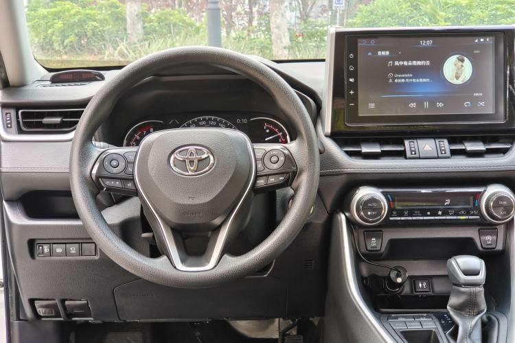 Used Toyota RAV4 2020 2.0L CVT Two-Wheel Drive Fashion Edition Interior 8