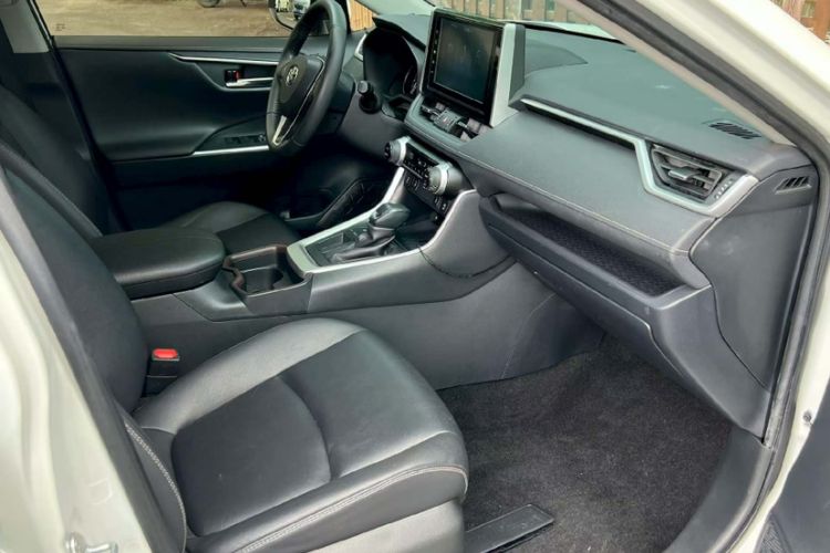 Used Toyota RAV4 2020 2.0L CVT Two-Wheel Drive Fashion PLUS Edition Interior 9