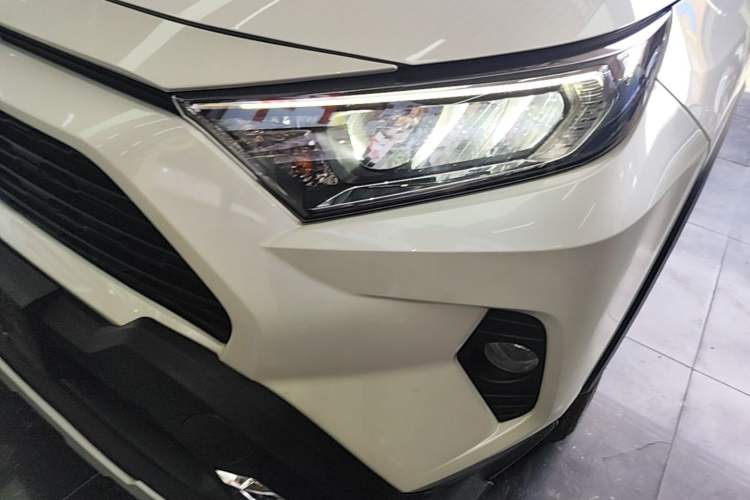 Used Toyota RAV4 2020 Dual-Engine 2.5L E-CVT Four-Wheel Drive Elite Edition Left Front Headlight