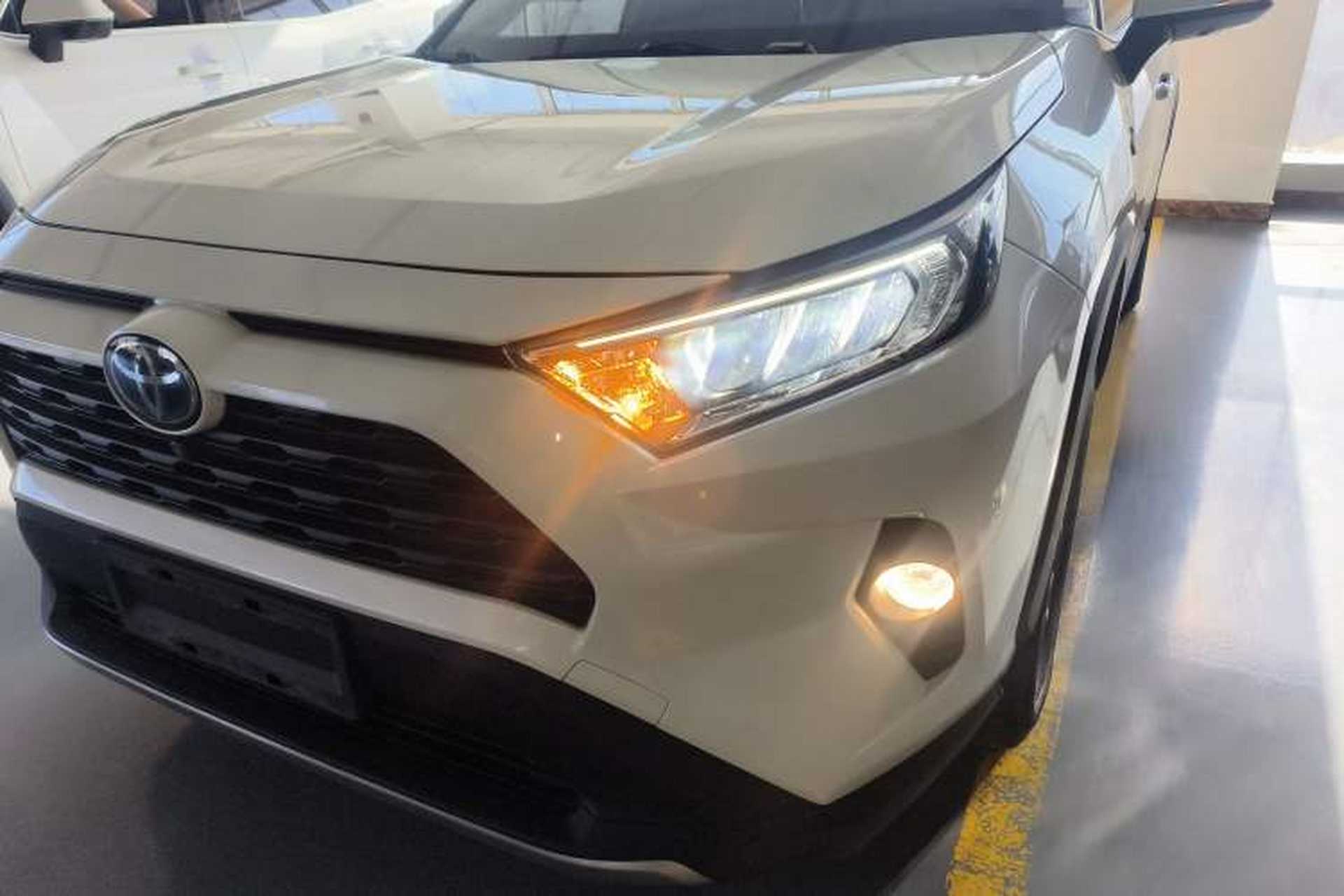Used Toyota RAV4 2020 Dual-Engine 2.5L E-CVT 4x4 Elite PLUS Edition Left Front Headlight