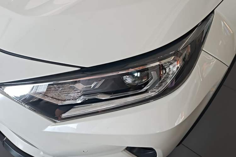 Used Toyota RAV4 2020 2.0L CVT Two-Wheel Drive Prestige Edition Left Front Headlight