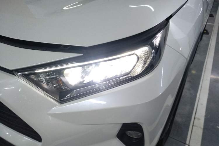 Used Toyota RAV4 2020 2.0L CVT 4x4 Trend Edition Left Front Headlight