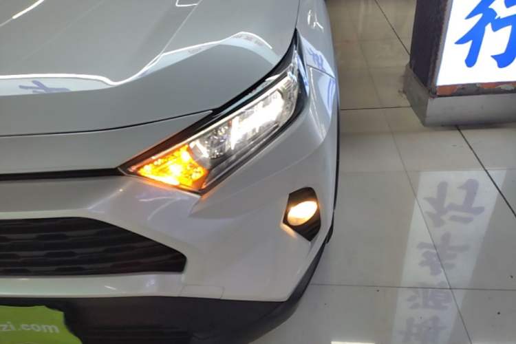 Used Toyota RAV4 2020 2.0L CVT Two-Wheel Drive Urban Edition Left Front Headlight